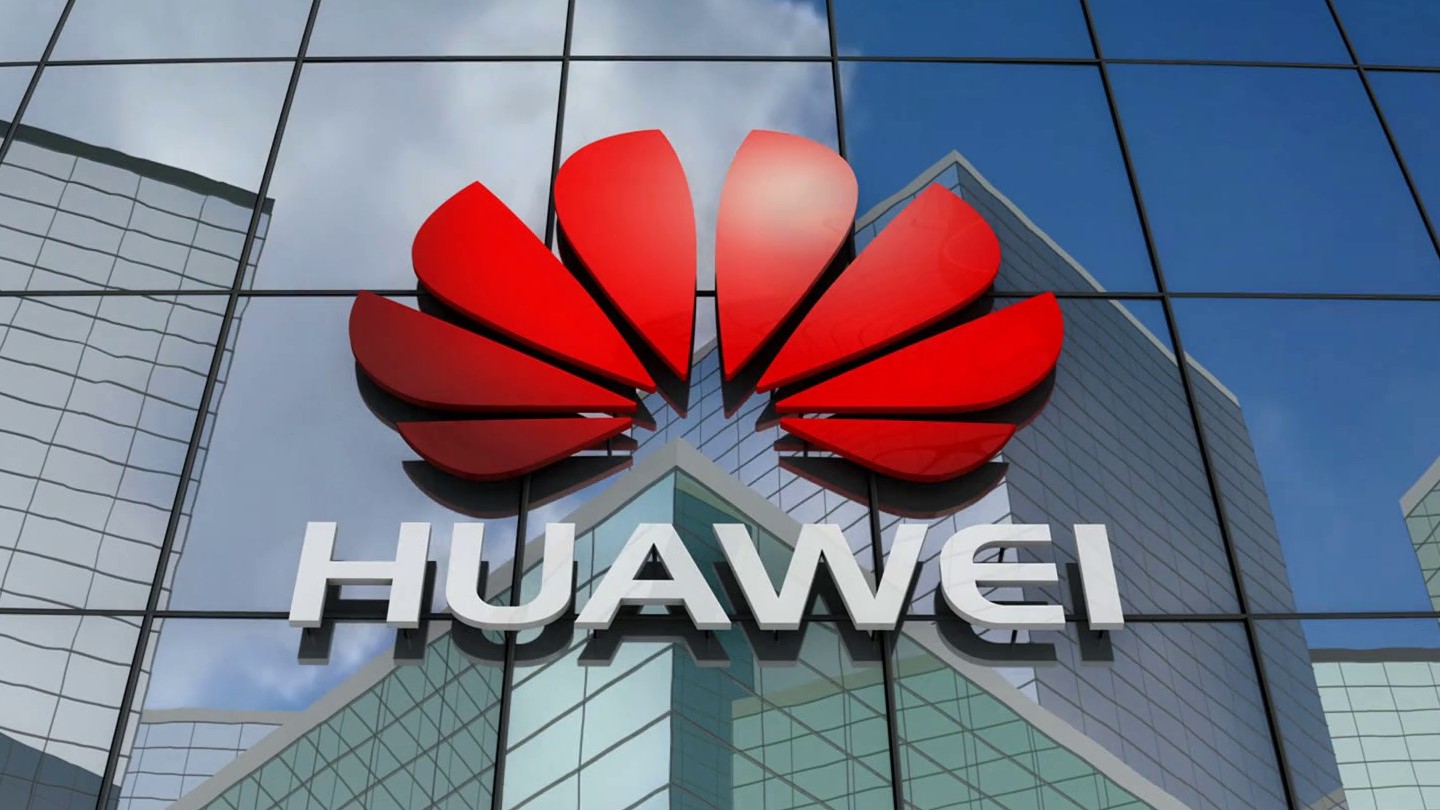 Huawei Saudi Arabia official online store showcasing promotional offers on smartphones, laptops, tablets, and smart wearables
